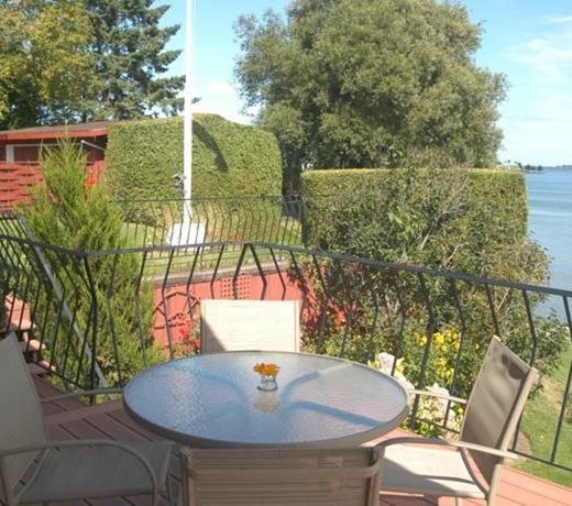 Ashbury Inn on the River Bed & Breakfast