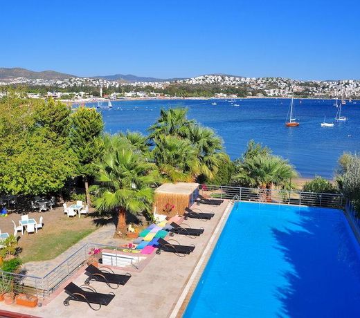 Milpoint Voyage Hotel
