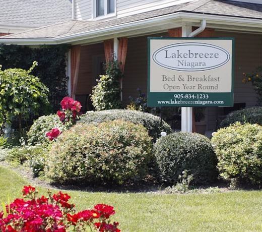 LakeBreeze Niagara Bed & Breakfast
