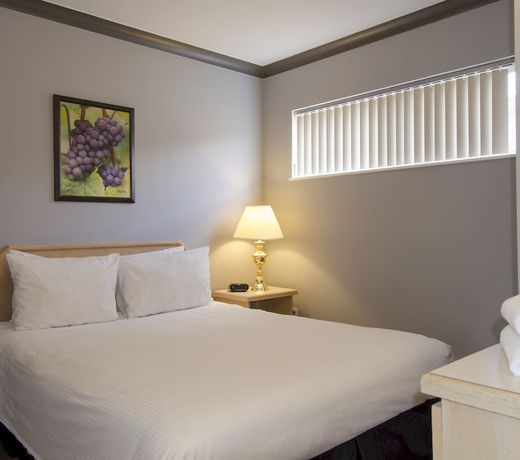 Tiki Shores Inn & Suites