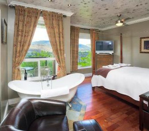Above the Beach Guest Suites