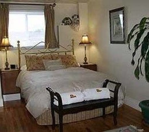 Above the Beach Guest Suites