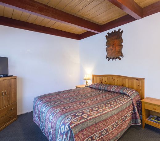 Holiday House Motel