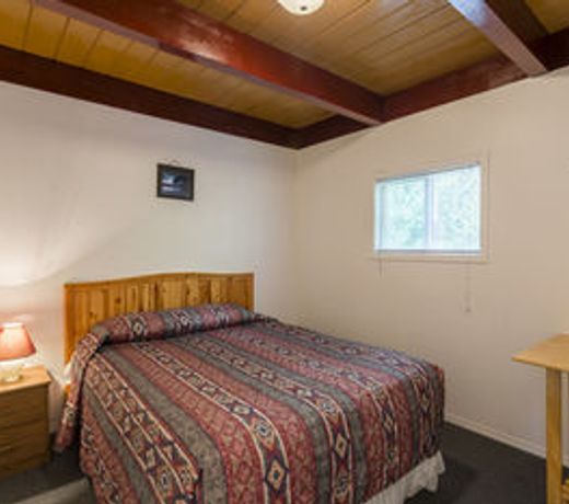 Holiday House Motel