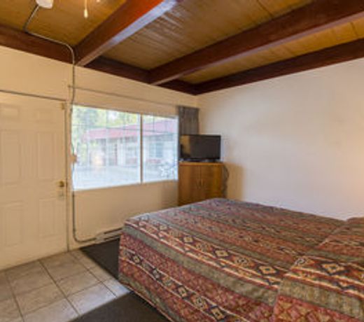 Holiday House Motel