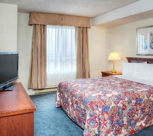 Les Suites Hotel