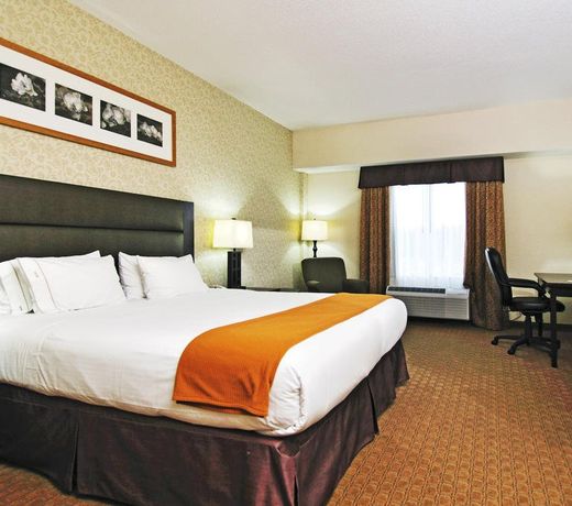 Holiday Inn Express Hotel & Suites Ottawa Airport, an IHG Hotel
