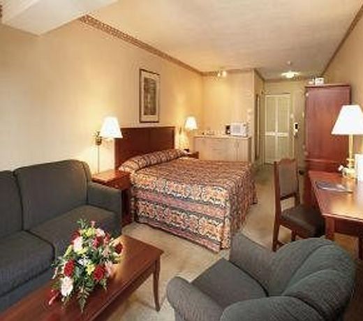 Travelodge by Wyndham Ottawa West