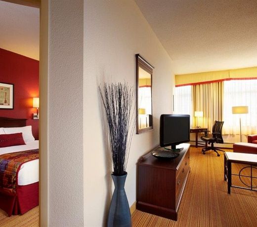 The Carleton Suite Hotel