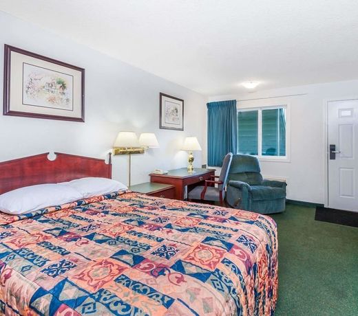 Super 8 by Wyndham 100 Mile House