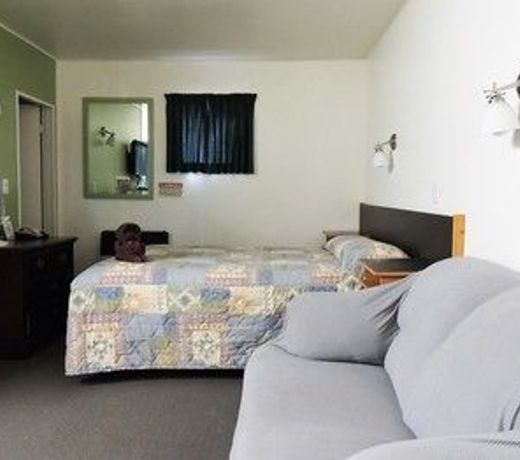 100 Mile Motel & RV Park