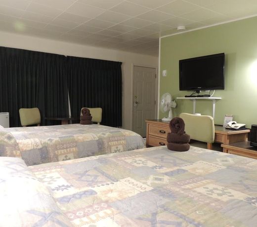 100 Mile Motel & RV Park