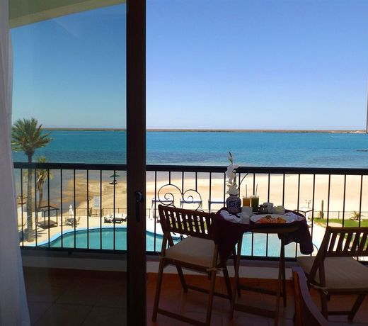 La Posada Hotel & Beach Club