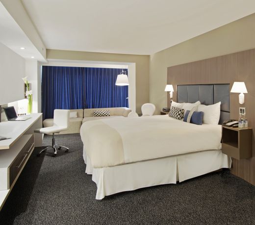 Novotel Montreal Center