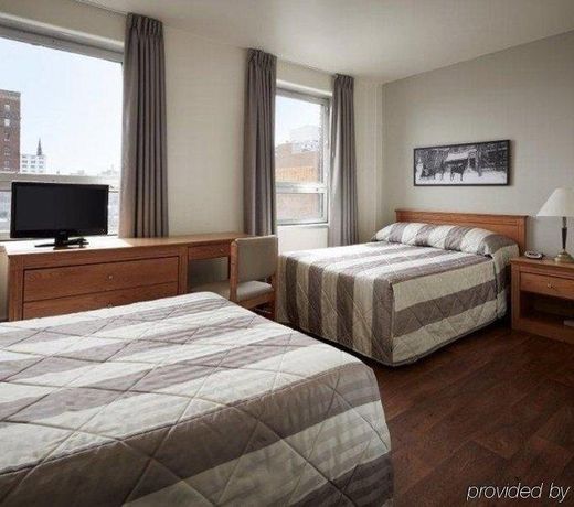 Days Inn by Wyndham Montreal Airport Conference Centre