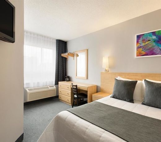 Travelodge by Wyndham Montreal Centre