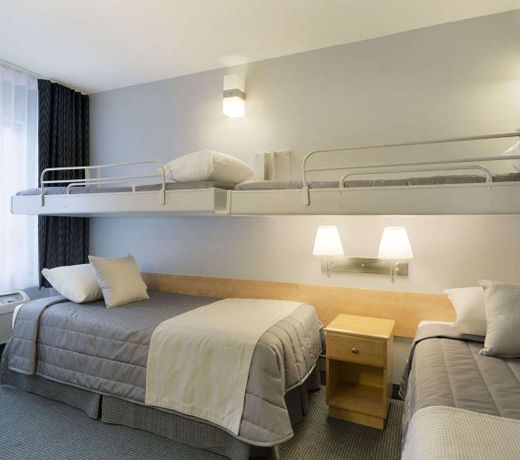 Travelodge by Wyndham Montreal Centre