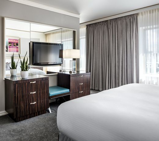 Vogue Hotel Montreal Downtown, Curio Collection by Hilton
