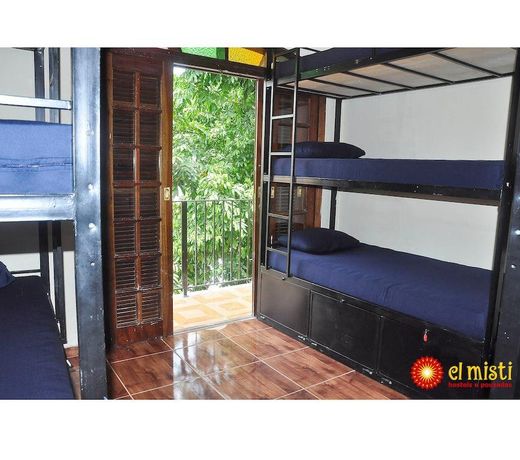Le House Hostel