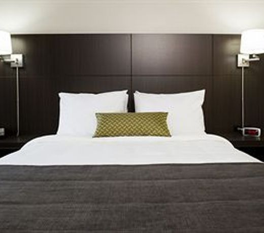 V Hotel & Suites