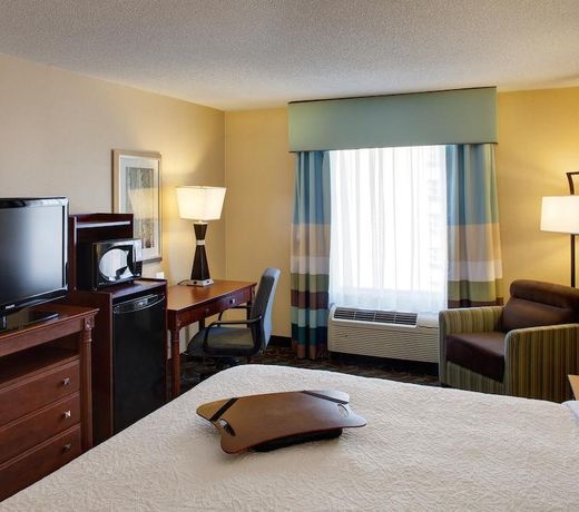 Hampton Inn & Suites by Hilton Toronto Airport