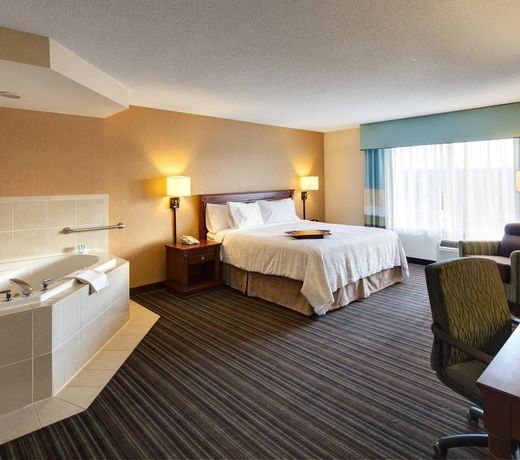 Hampton Inn & Suites by Hilton Toronto Airport