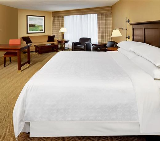 Sheraton Gateway Hotel in Toronto International Airport