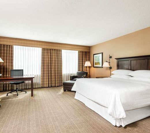 Sheraton Gateway Hotel in Toronto International Airport
