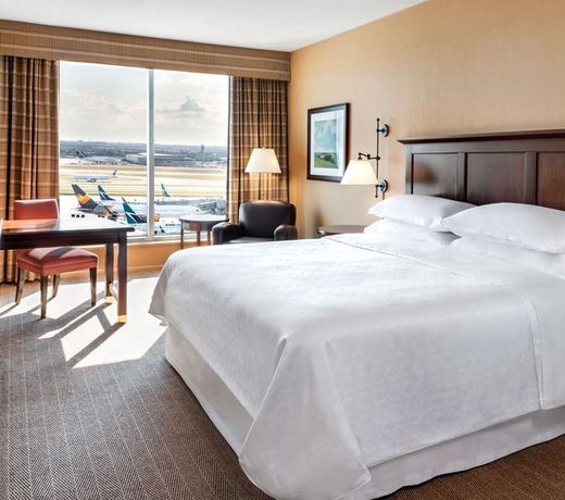 Sheraton Gateway Hotel in Toronto International Airport