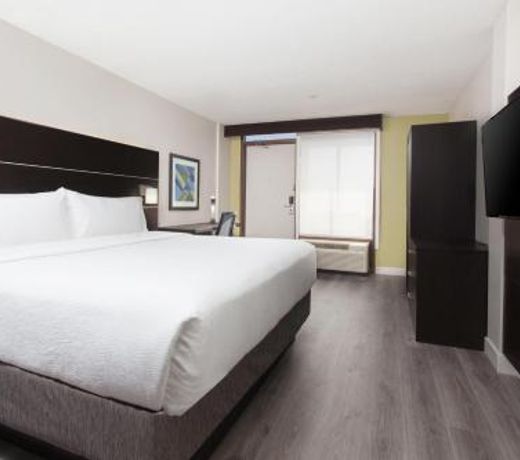 Holiday Inn Express & Suites Mississauga-Toronto Southwest, an IHG Hotel