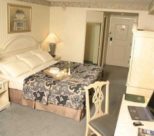 Holiday Inn Express & Suites Mississauga-Toronto Southwest, an IHG Hotel