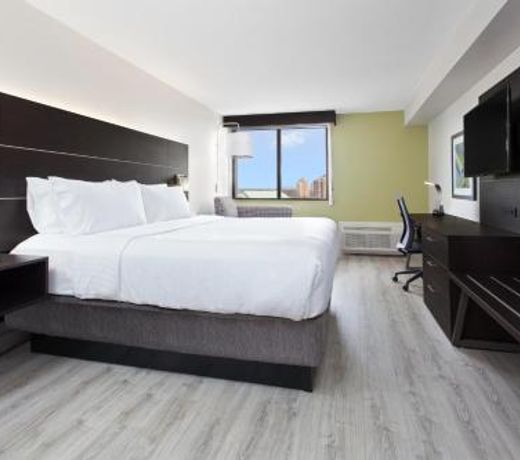 Holiday Inn Express & Suites Mississauga-Toronto Southwest, an IHG Hotel