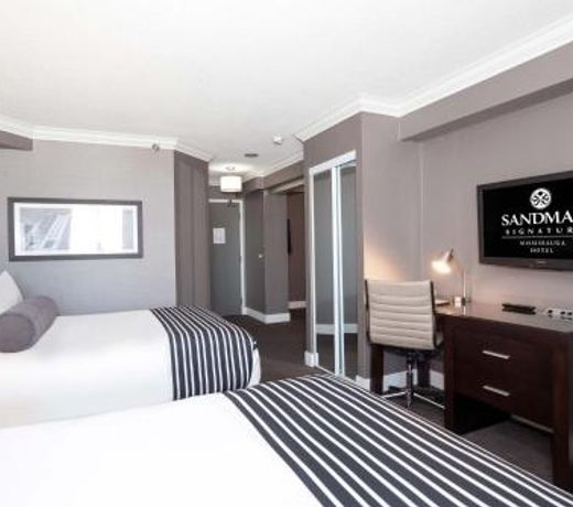 Sandman Signature Mississauga Hotel