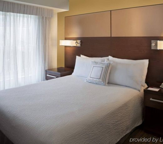 Cambridge Suites Mississauga