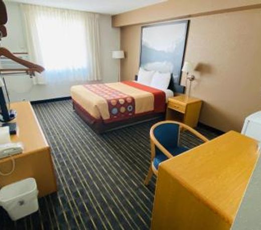 Super 8 by Wyndham Medicine Hat AB