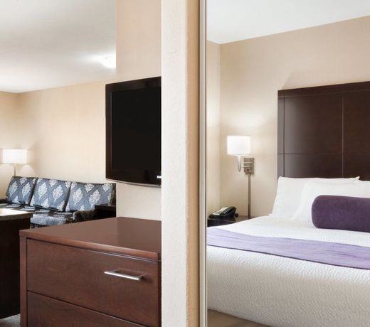 Days Inn by Wyndham Medicine Hat
