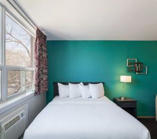 LES Hotel & Suites