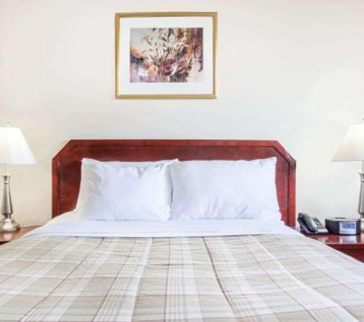 Howard Johnson Inn by Wyndham Kingston