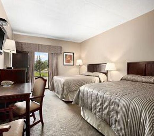 Travelodge Hotel by Wyndham Kingston Lasalle