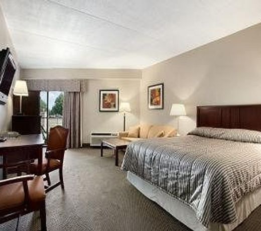 Travelodge Hotel by Wyndham Kingston Lasalle
