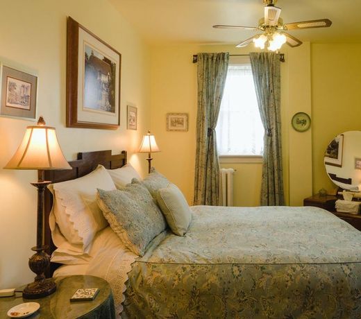 Green Woods Inn