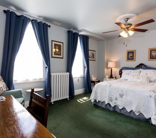 Green Woods Inn