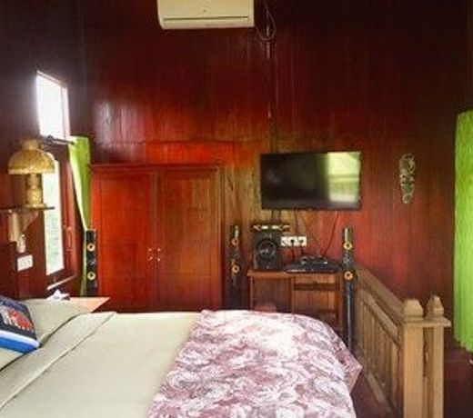 Mahogany Cottage