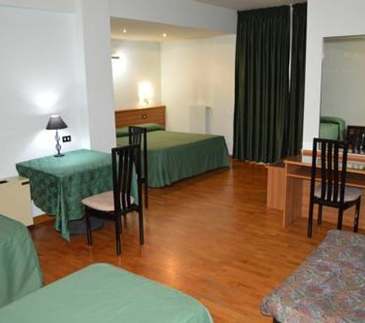 Canadian Hotel
