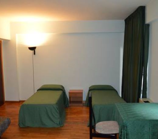 Canadian Hotel