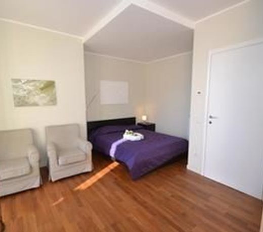 Rodrigo Lakeside Apartments