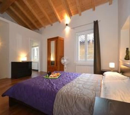 Rodrigo Lakeside Apartments