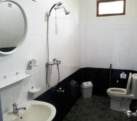 Era Holiday House