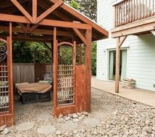 The Blue Crab 4 Br home by RedAwning