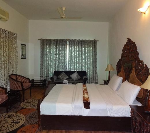 Shelton Hotel